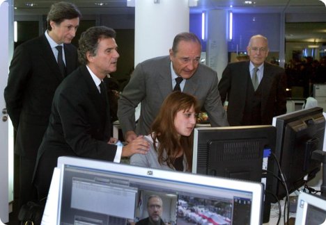 Jacques Chirac en visite dans les studios de France24, le jour de son  lancement